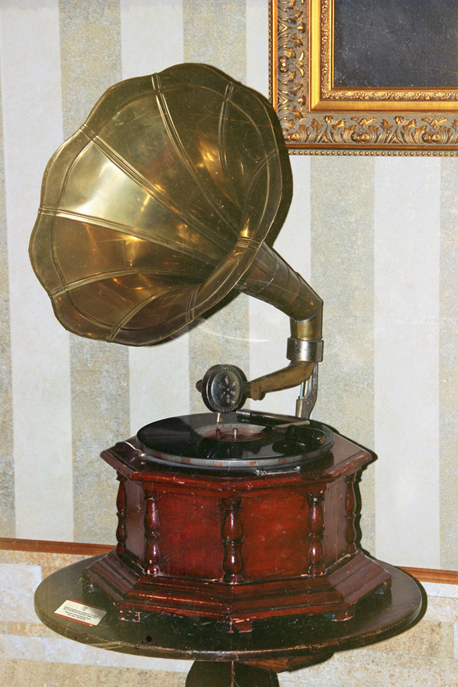 A picture of a gramophone with a train ticket by its side